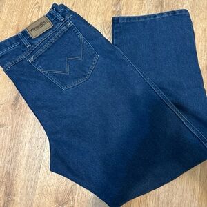 Wrangler Men's Deep Blue Relaxed Jeans